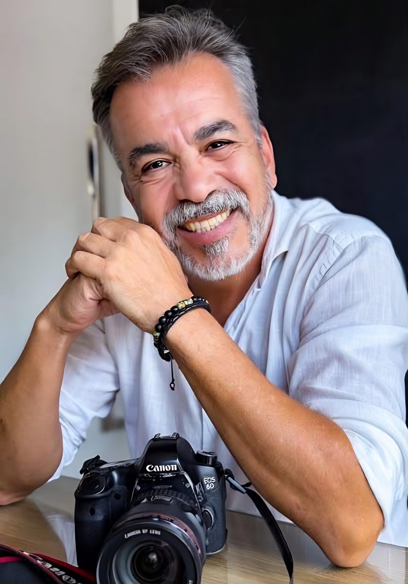 Retrato de Marcelo Luis com sua câmera